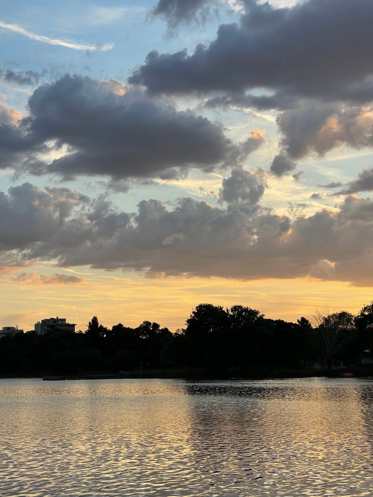 Această imagine are atributul alt gol; numele fișierului este img_2200.jpg